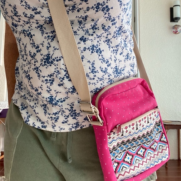 Aztec print crossbody hot pink canvas bag top zip - Picture 2 of 5